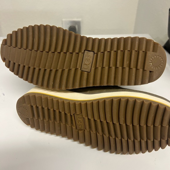 UGG Olive Lace-Up Winter Boots - Picture 4 of 9